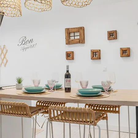 Beautiful With Pool & Parking Apartament *