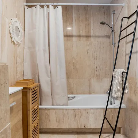 Beautiful With Pool & Parking Apartament *