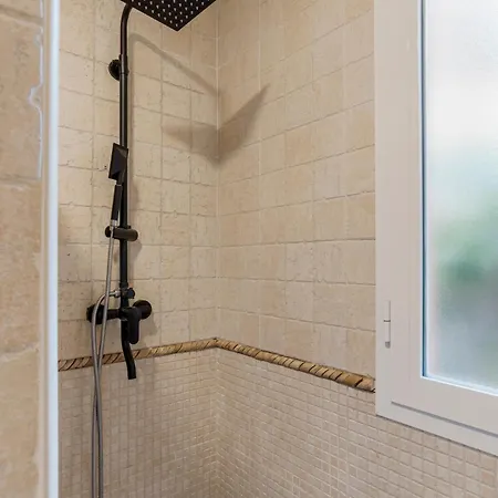 Beautiful With Pool & Parking * מארבלה